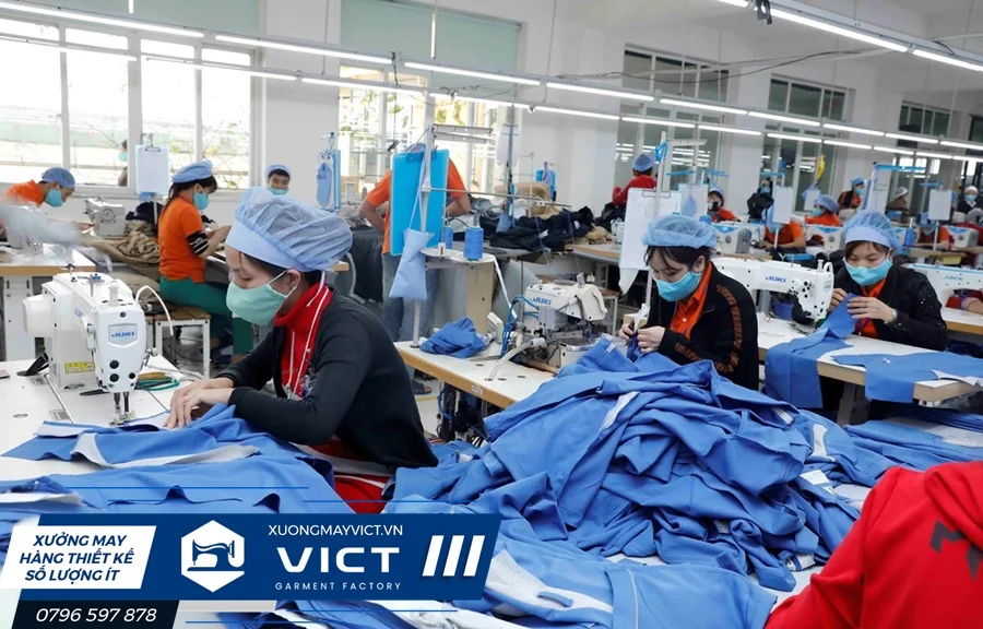 Xưởng chuyên sỉ quần áo trung niên có đội ngũ thời trang, thiết kế, gia công dày dặn kinh nghiệm giúp bạn tạo nên những sản phẩm tinh tế