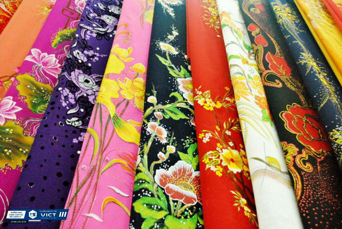Có rất nhiều loại vải được chọn để may áo dài