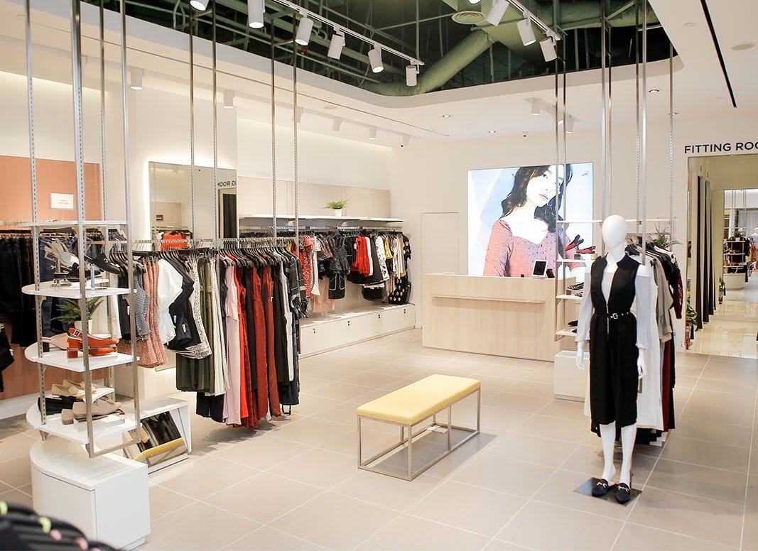 Shop đầm thiết kế cao cấp mang thế giới thời trang đến gần người tiêu dùng
