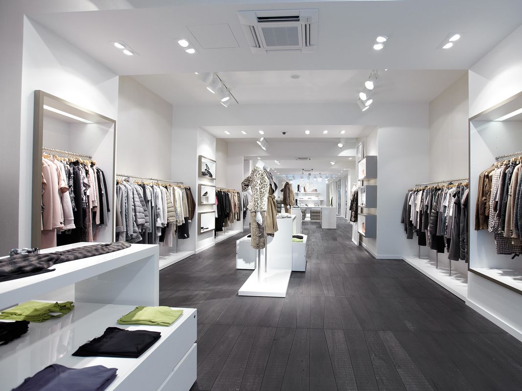 C&aacute;ch Bố Tr&iacute; &Aacute;nh S&aacute;ng Đ&egrave;n Rọi Shop Quần &Aacute;o & Thiết Kế Kệ Treo Tối Ưu Kh&ocirc;ng Gian
